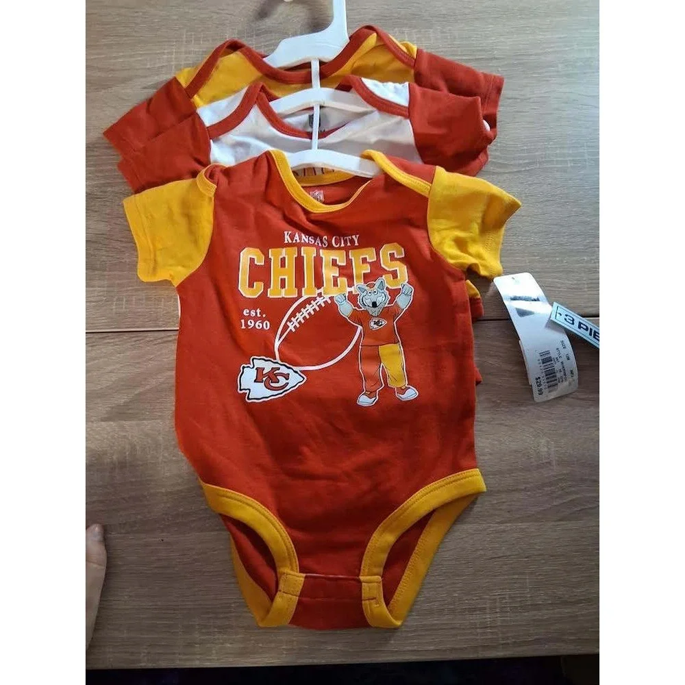 NFL Kansas City Chiefs Infant 3 Piece Bodysuit Set Red White Gold 12M NWT